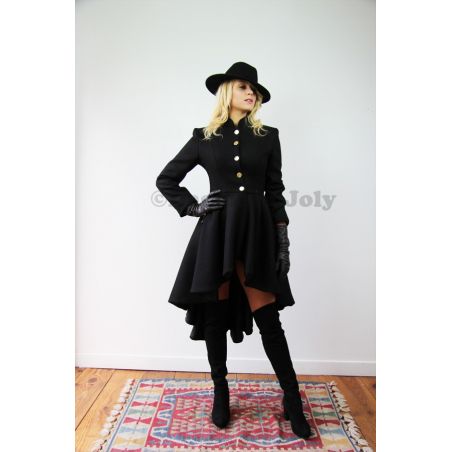 Manteau hiver asymétrique en laine noire col officier, boutonné devant, fait sur mesure