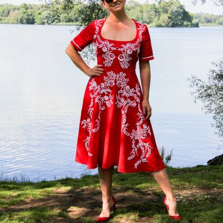 Silhouette féminine fluide avec jupe cercle complet