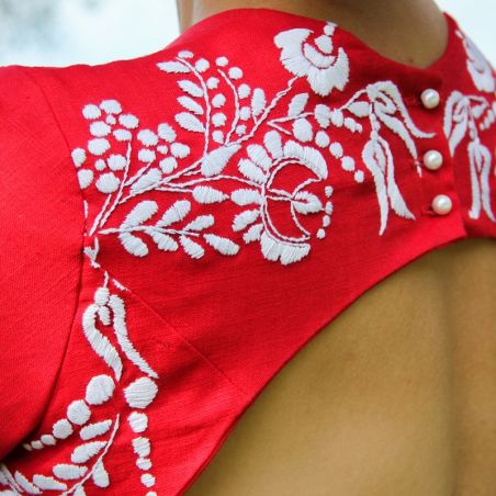 Robe rouge en lin, mi-longue, manches courtes, dos ouvert, fabrication française