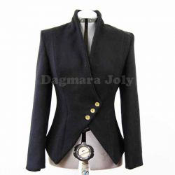 Tailor-made jacket with asymmetrical closure, stylish for office or layered outerwear.