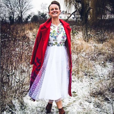 Robe blanche en lin et tulle pour mariage civil, silhouette avant