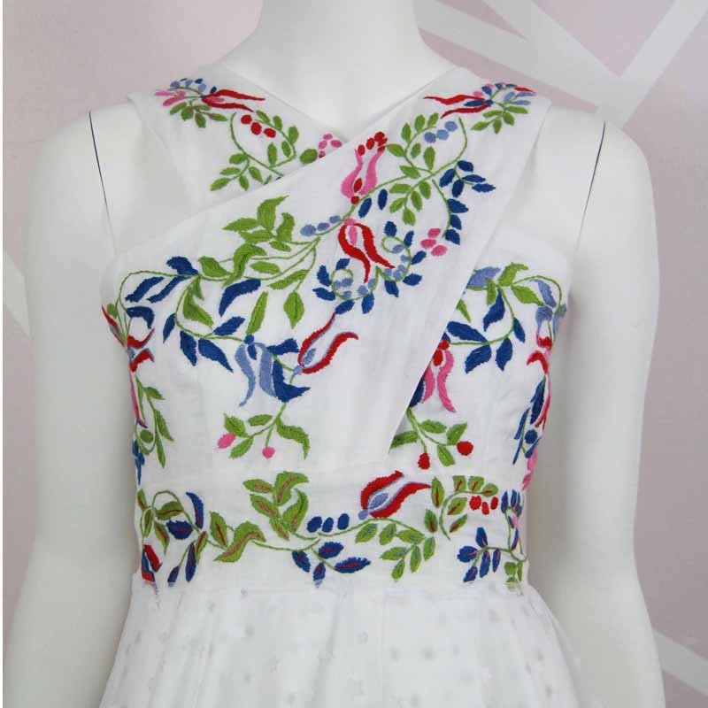 Zoom on hand embroidered floral motif on this wedding sleeveless dress