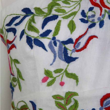 Zoom on hand embroidered floral motif on the lin on this wedding sleeveless dress