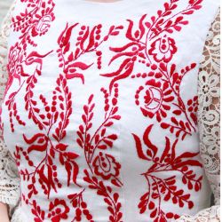Off White hand embroidered guipure lace ladies open back short wedding dress