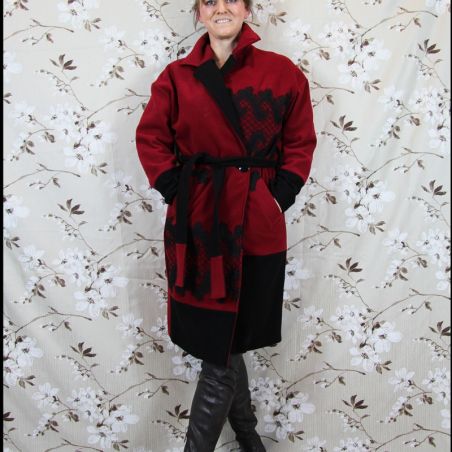 Oversized long warm winter coat in a red wool, with belt, pockets and tailored collar