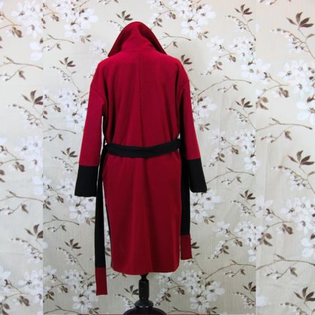 Oversized long warm winter coat in a red wool, with belt, pockets and tailored collar