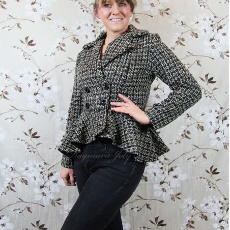 Asymmetrical tweed woman jacket à carreaux black and brown