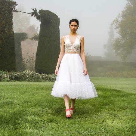 Robe mi longue en tulle mariage sans manches, dos en V ornée des perles et broderie