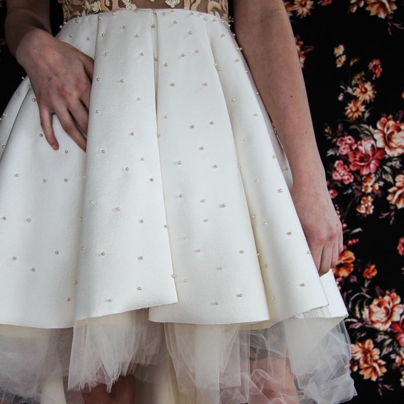 Robe ivoire asymétrique sans manches