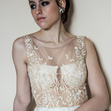 Robe ivoire asymétrique sans manches