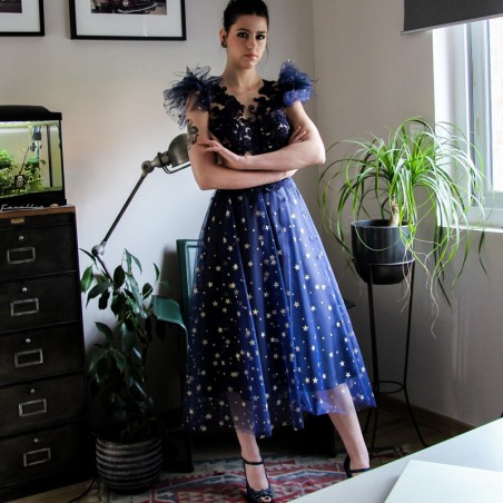 Robe en tulle et en dentelle bleue marine sans manches