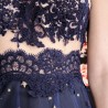 Robe en tulle et en dentelle bleue marine sans manches