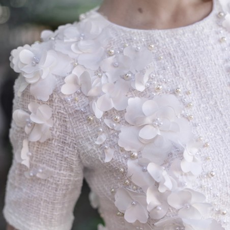 Short open back wedding dress in white tweed with short sleeves