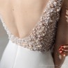 Traine robe droite de mariée dos plongeant sans manches ornée des perles