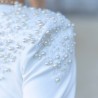 Veste de mariée à basque ornée des perles