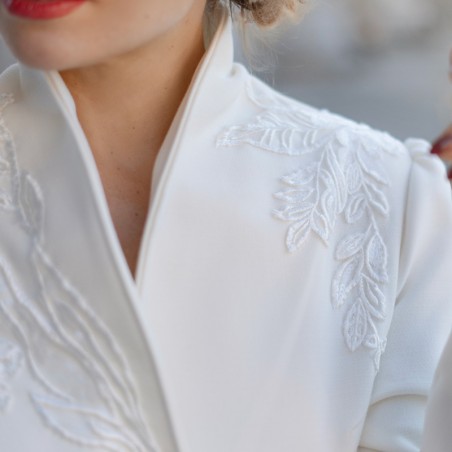 Veste de mariée asymétrique