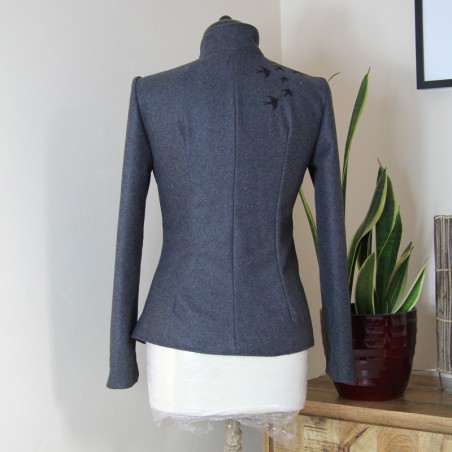 Veste courte grise asymétrique en laine