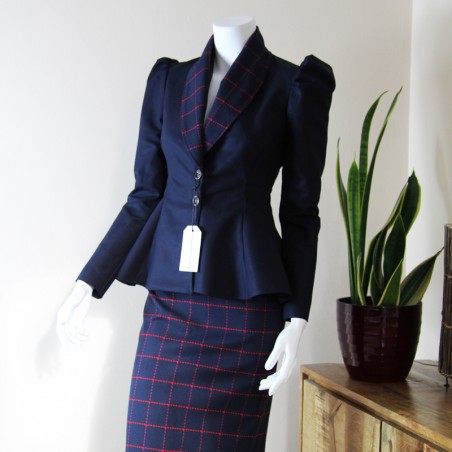 Tailleur jupe droite avec veste col châle et manches bouffantes , fait sur mesure en France