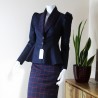 Tailleur jupe droite avec veste col châle et manches bouffantes , fait sur mesure en France