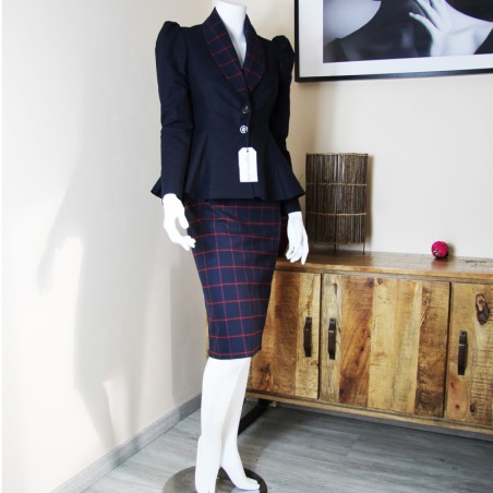 Tailleur jupe droite avec veste col châle et manches bouffantes , fait sur mesure en France