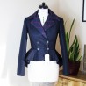 Blazer à boutonnage croisée à basque asymétrique, fait sur mesure
