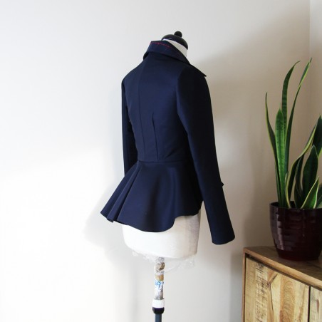 Blazer à boutonnage croisée à basque asymétrique, fait sur mesure