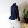 Blazer à boutonnage croisée à basque asymétrique, fait sur mesure