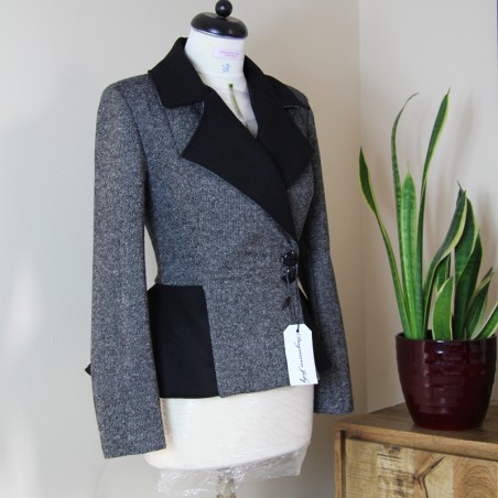 Blazer femme à boutonnage simple, croisé, à basque en tweed gris, fait sur mesure