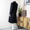 Manteau laine chaude noire cintré pour hiver femme, fait sur mesure