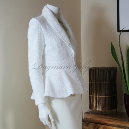 Blazer blanc col châle cintrée et évasée, fait sur mesure