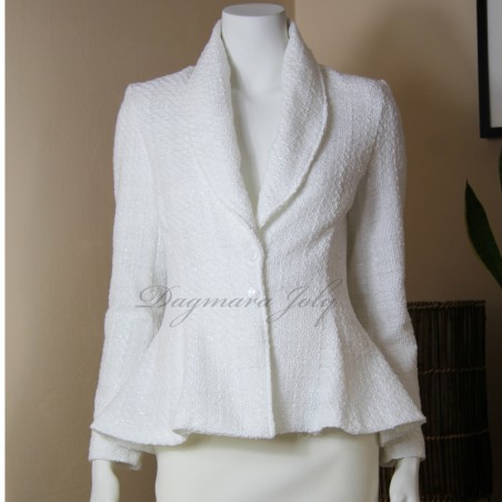 Blazer blanc col châle cintrée et évasée, fait sur mesure
