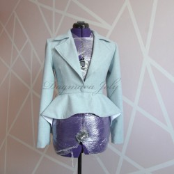 Blazer à basque asymétrique, boutonnage simple, en tweed bleu , collar tailleur, fait sur mesure et sur commande en France