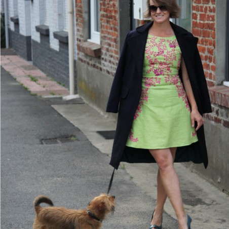 Linen short sleeveless green dress , floral design, embroidered.