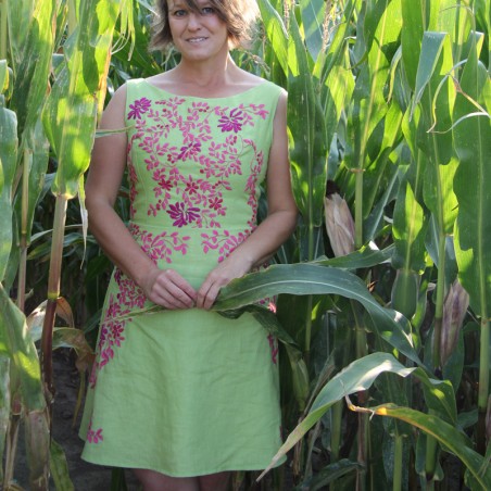 Linen short sleeveless green dress , floral design, embroidered.